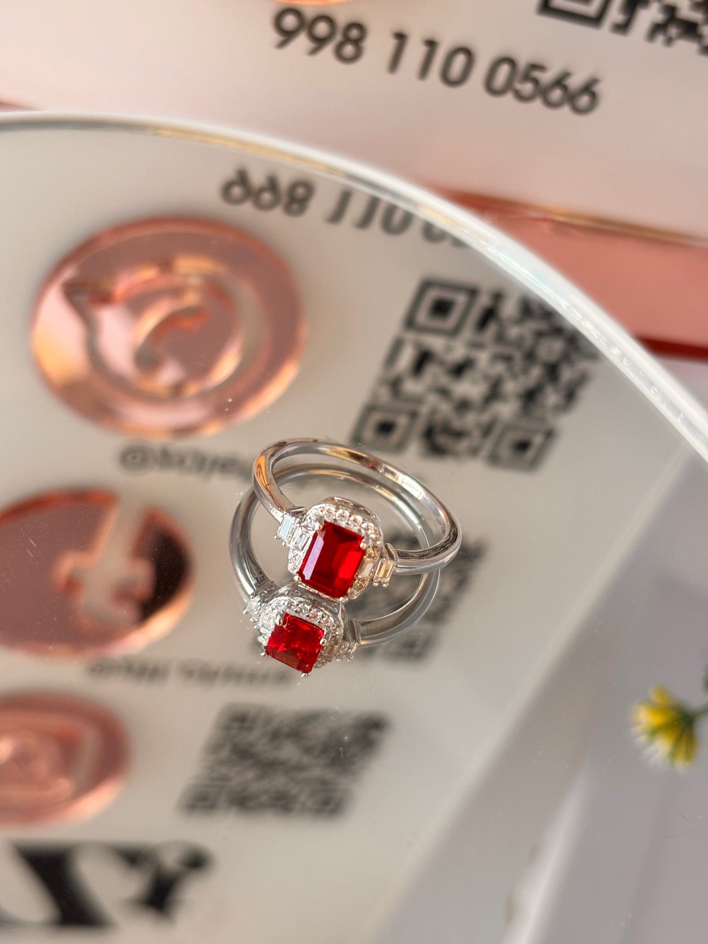 Anillo Cuadrado Rojo + Zirconitas