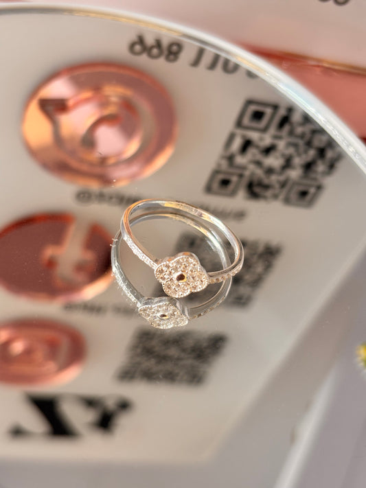 Anillo flor transparente