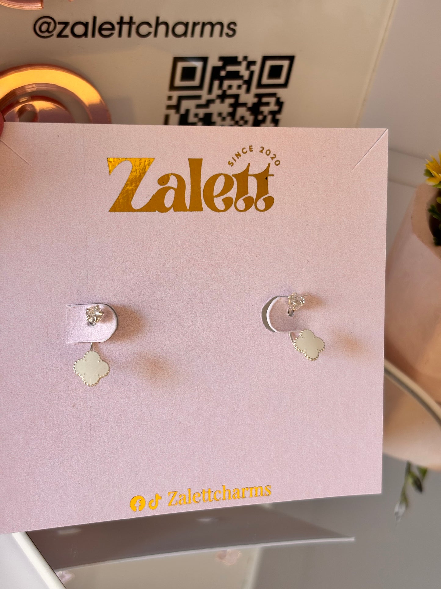 Aretes teléfono van cleef blanco