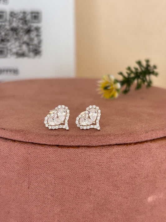 Aretes Corazón + Zirconia en medio